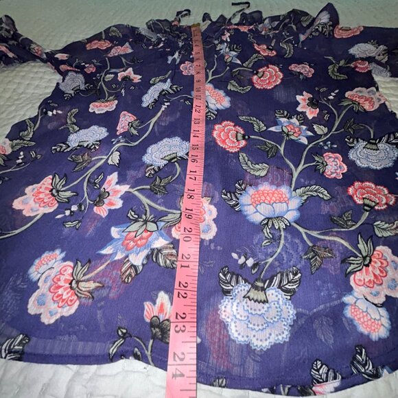 Loft Garden Ruffle Neck Shirt size Medium - Picture 6 of 8